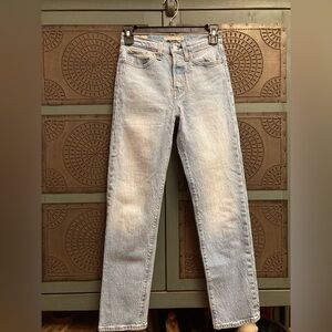 Levi's Women's Light Blue Straight Leg Jeans